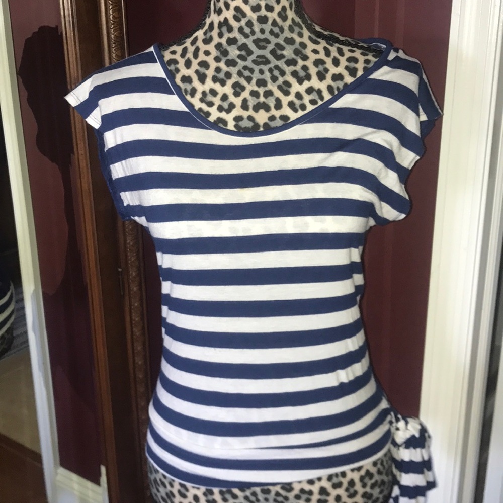 ADORABLE Rue 21 Fashion Top